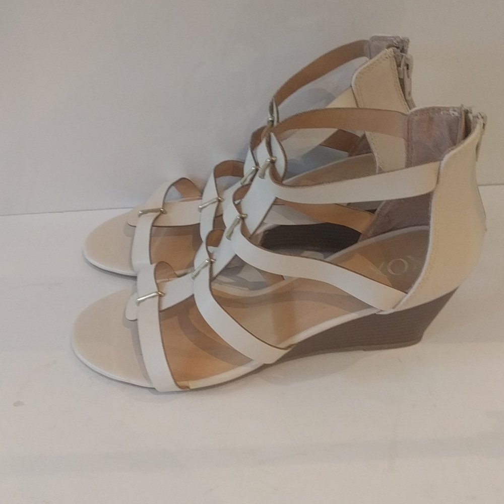 New Beautiful sandals by XOXO🍀🌼🌸